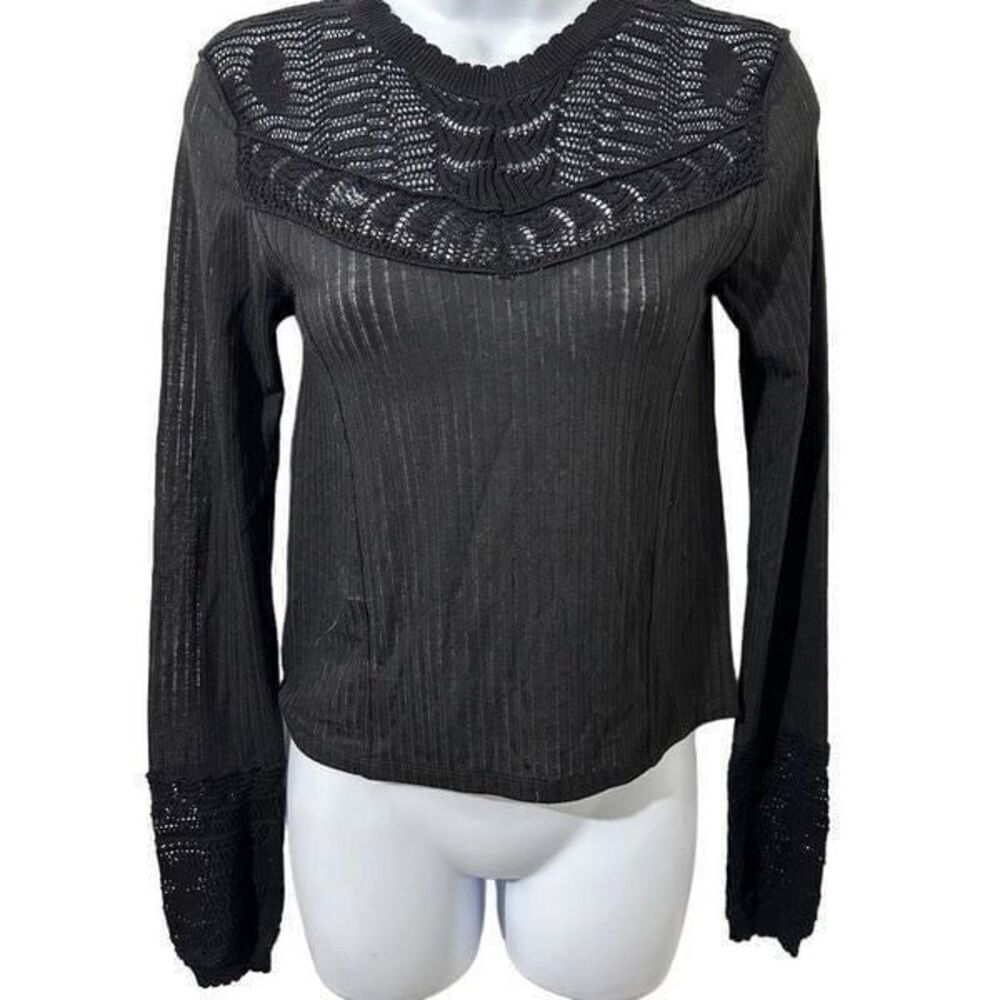 Free people, extra long sleeve, light sweater, pull over size XS. A534